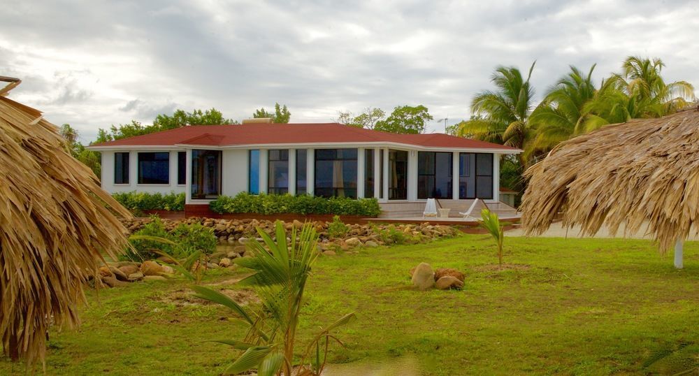 Royal Belize Hotel Thatch Caye Bagian luar foto