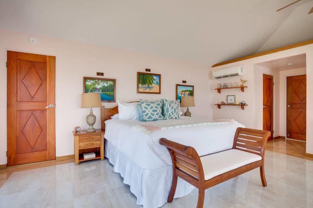 Royal Belize Hotel Thatch Caye Bagian luar foto
