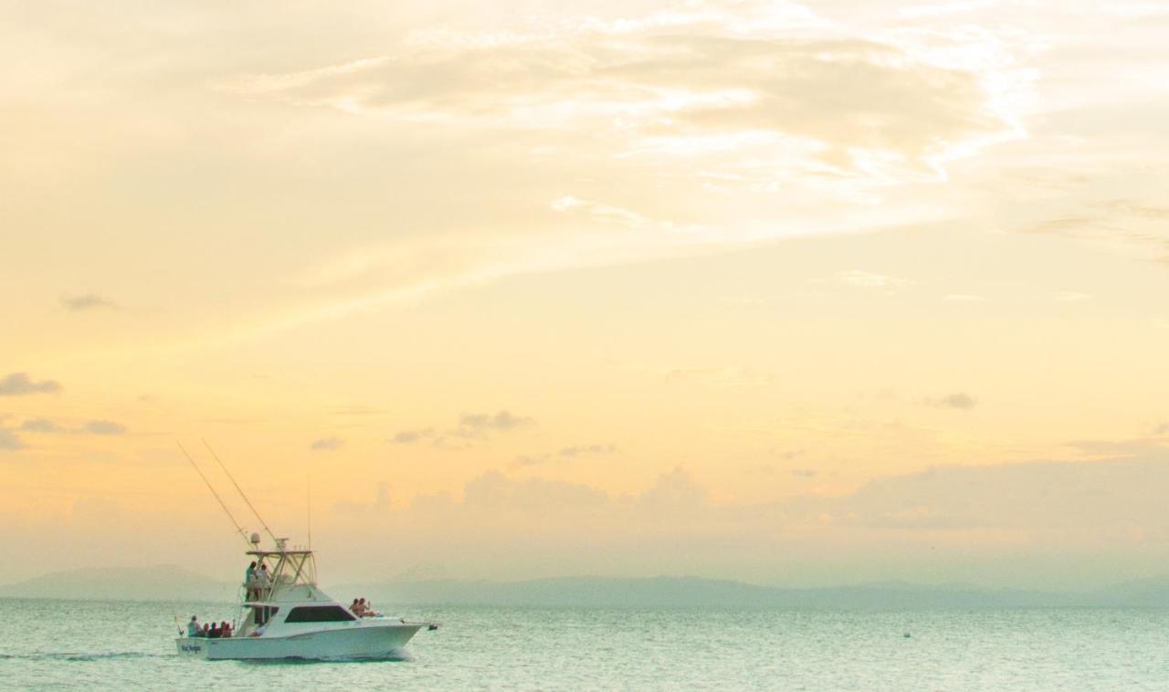 Royal Belize Hotel Thatch Caye Bagian luar foto