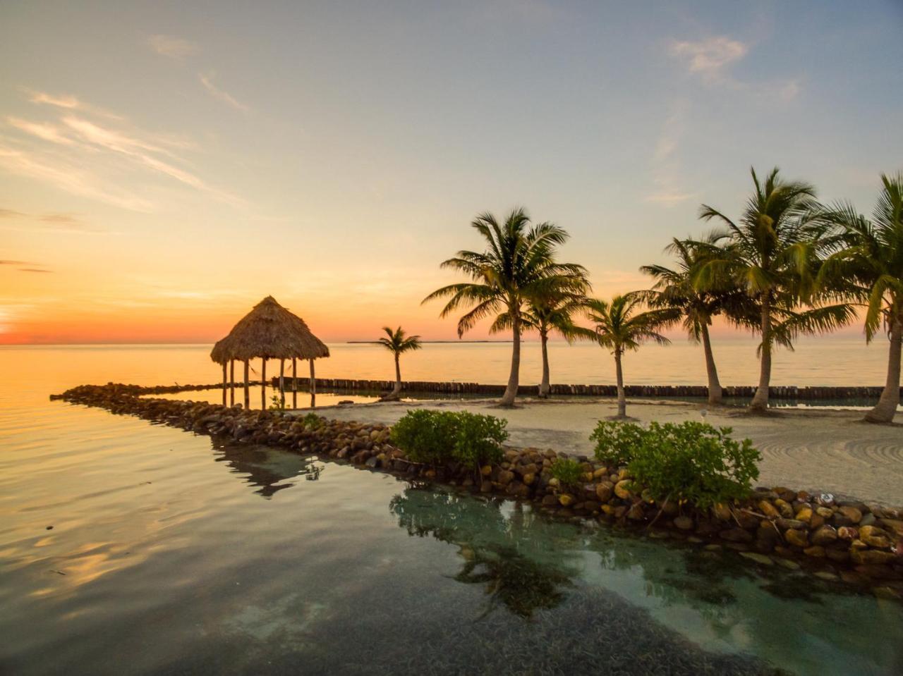 Royal Belize Hotel Thatch Caye Bagian luar foto