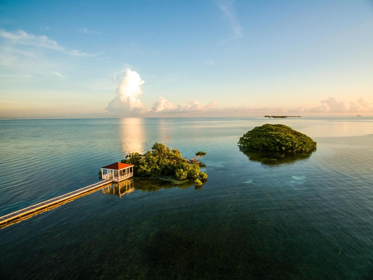 Royal Belize Hotel Thatch Caye Bagian luar foto