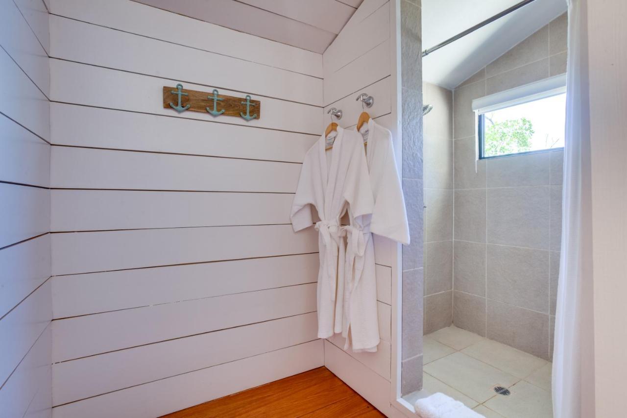 Royal Belize Hotel Thatch Caye Bagian luar foto