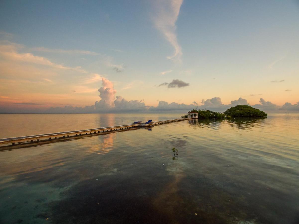Royal Belize Hotel Thatch Caye Bagian luar foto